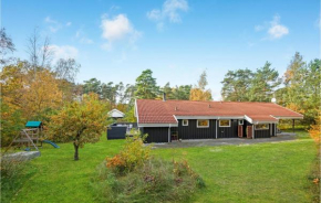 4 Bedroom Cozy Home In Aakirkeby
